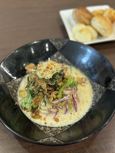 四元豚バラ肉とにんにくソースの豆乳冷製パスタ