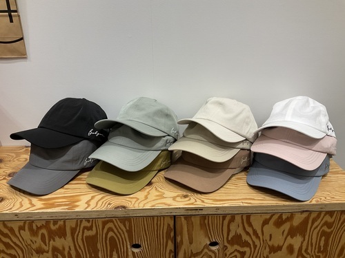 大人気商品✨ ラメ入りサイド刺繍入キャップ