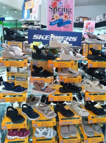 スケチャーズサンダルコーナー
