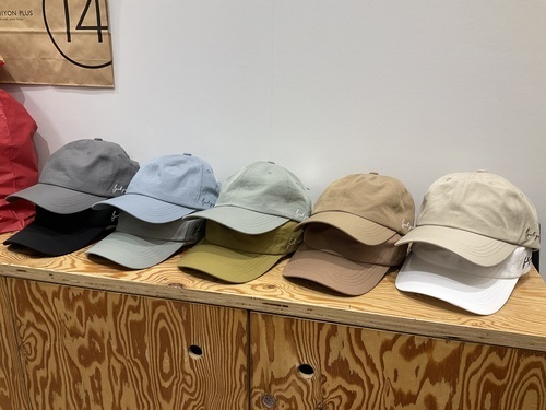 大人気商品🌟 ラメ入りサイド刺繍入キャップ