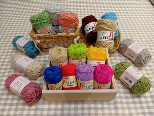 アクリル毛糸がお買い得です！